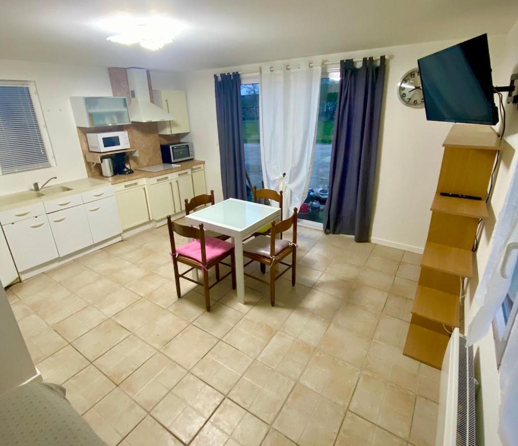 Вилла Chevrerie Des Oliviers Saint-Georges-sur-Allier Экстерьер фото